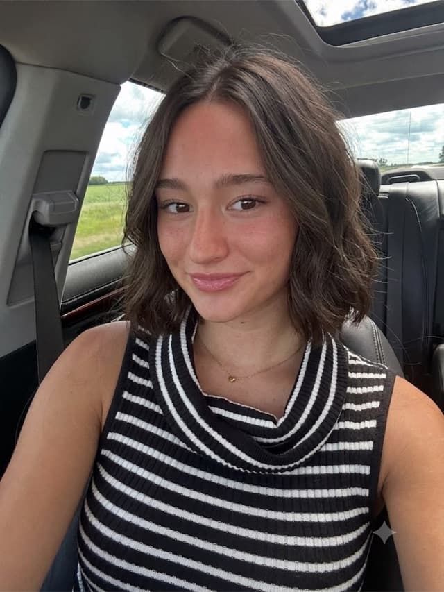 Selfie restyled with a new haircut in Muse AI